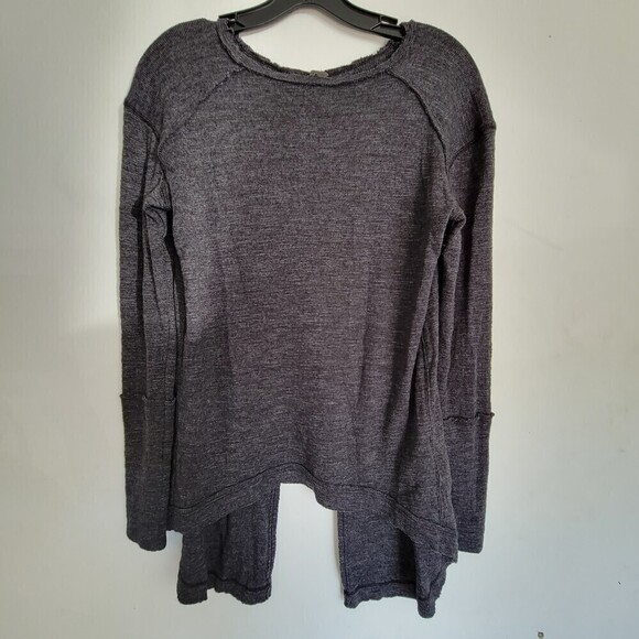Free People Gray Distressed Waffle Knit Split Back Long Sleeve Thermo Top Sz XS - Picture 1 of 12